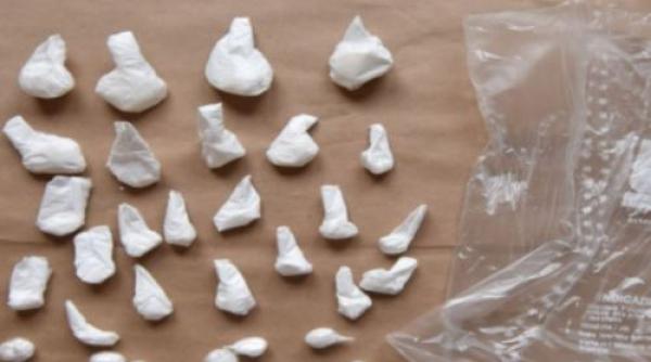 Droguri de mare risc, vândute unui agent sub acoperire la Timișoara. Traficantul a fost reținut imediat