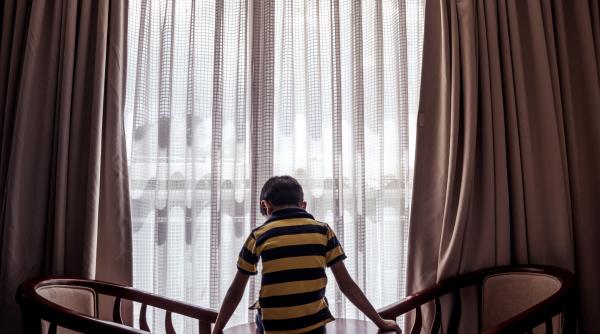 Doi soţi au furat banii pentru ajutorul Covid şi apoi şi-au părăsit copiii: „Vom fi din nou împreună într-o zi”