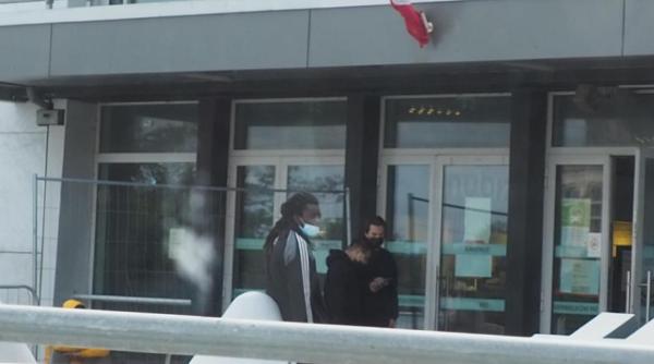 Franța. Un român, în lacrimi în fața magistraților după ce a scuipat autoritățile: S-a dezbrăcat în fața pompierilor și i-a agresat