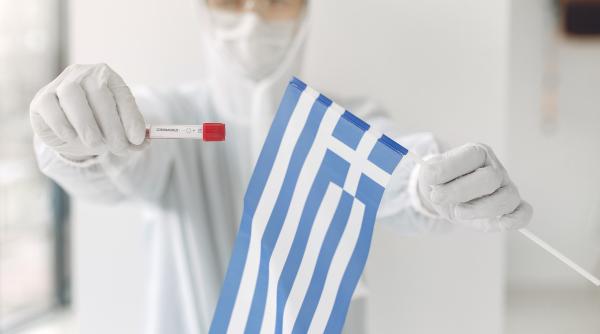 Grecia introduce de luni restricții pentru persoanele nevaccinate. Nu vor mai avea voie în biserici
