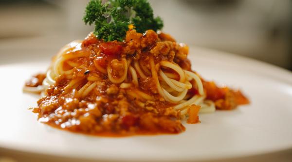 Spaghete bolognese, rețeta originală. Care e secretul sosului făcut în casă