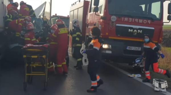 Crimă în trafic. Bărbat, strivit în duba aflată în mers între două TIR-uri. Șoferii ar fi vorbit la stații să-i "dea o lecție"