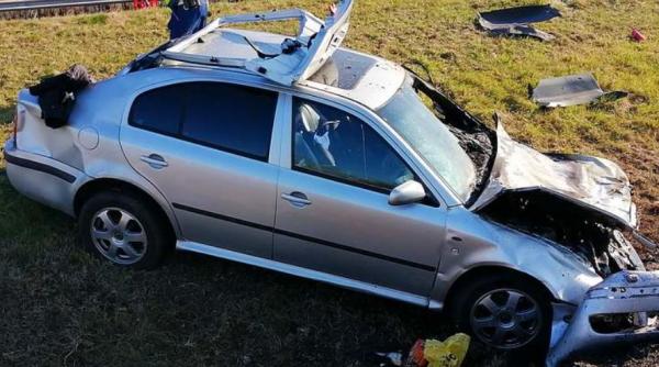 Ungaria. Român, în stare gravă, după ce s-a răsturnat cu mașina într-un șanț. Șoferul, zdrobit de automobilul care a luat foc