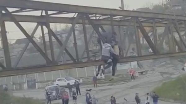 Un tânăr de 32 de ani, întors recent în țară din Italia, a vrut să-și ia viața din dragoste pentru o copilă de 12 ani