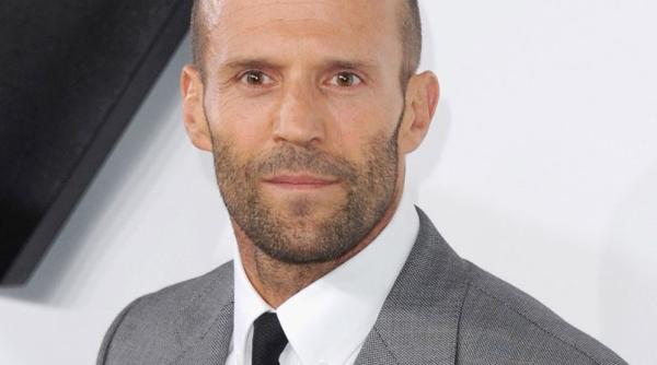 Femeie, escrocată de 60.000 de euro în numele lui Jason Statham, care i-a promis că o ia de soție: „Am datorii și mi-am pierdut casa”
