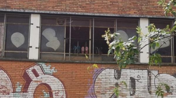 Spania. Zeci de români, inclusiv copii, evacuați dintr-o clădire în care trăiau în „condiții îngrozitoare”: „Suntem nevoiți să dormim pe stradă”