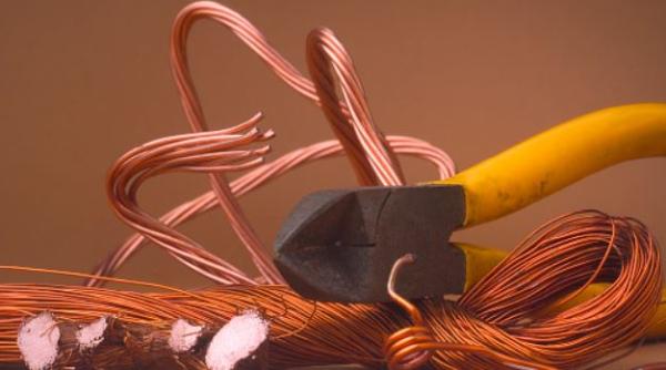 Italia. Un român, prins în timp ce fura 300 de kilograme de fire de cupru. Bărbatul, dat de gol de alarma care s-a declanșat 