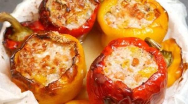 Ardei umpluți, la cuptor. Fără carne și fără orez, cu doar 320 de calorii, sunt perfecți pentru o cină delicioasă