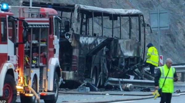 Bulgaria. Anchetatorii au găsit încă o victimă, a 45-a, a accidentului de autocar de marţi: "Am dat azi peste resturile unui corp în epava carbonizată"