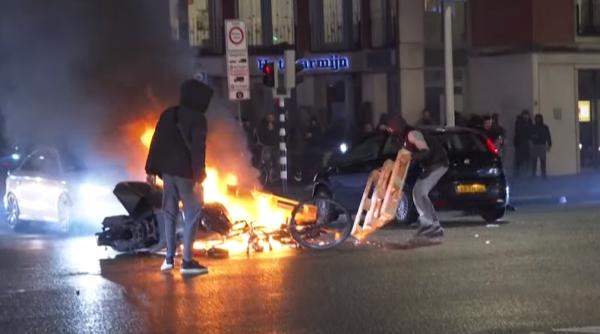 Proteste masive împotriva restricțiilor, în plină amenințare cu noua tulpină Omicron 