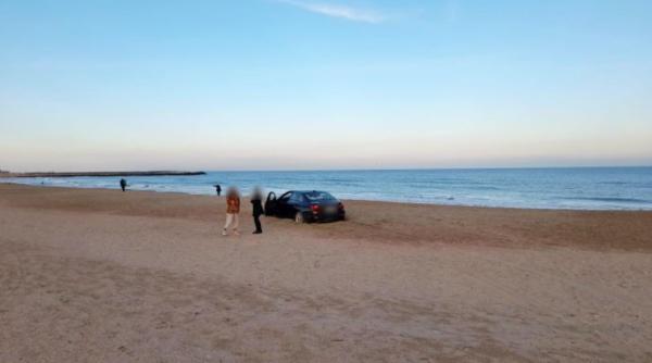 Amendă uriașă pentru o femeie, care a intrat cu BMW-ul pe o plajă din Constanța  
