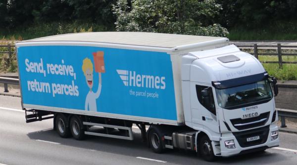 Anglia. Un șofer român riscă ani grei de închisoare, după ce a furat din coletele clienților. Complice a fost chiar soția sa