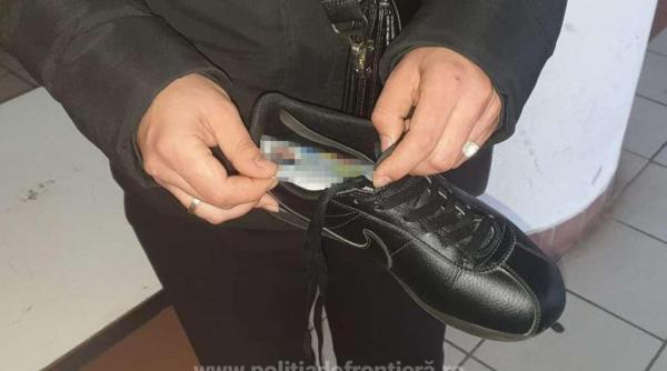 Autocar, în drum spre Germania, reținut la frontieră. Doi pasageri, obligați de polițiști să-și scoată pantofii 