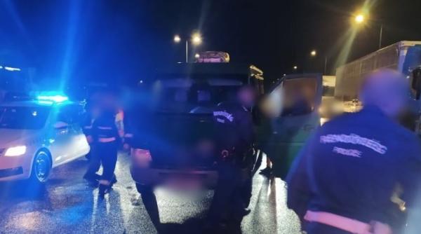 Ungaria. Microbuz românesc, plin cu migranți, verificat pe autostrada M5. Șoferul român riscă ani grei de închisoare