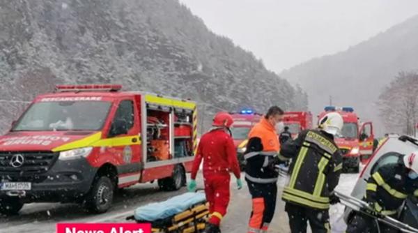 Doi români au murit, alți doi sunt grav răniți. Coliziune dintre un autobuz și un automobil la Păltiniș