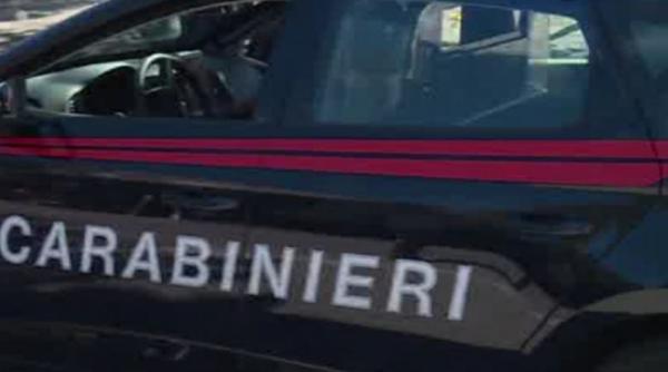 Italia. Român luat pe sus de carabinieri, dintr-un autocar, la vamă: Închis după ce și-a bătut cu bestialitate soția și copiii