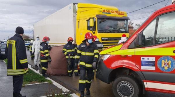 O româncă a murit pe loc, zdrobită de un tir. Femeia se afla pe trecerea pe pietoni, când a fost spulberată de mastodont