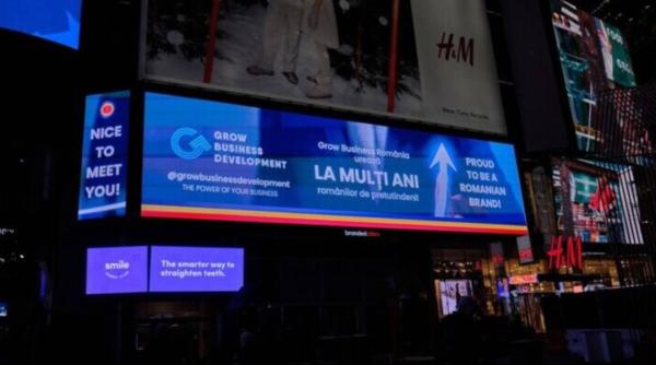 Mesajul "La mulți ani românilor de pretutindeni", afișat în Times Square, New York - FOTO