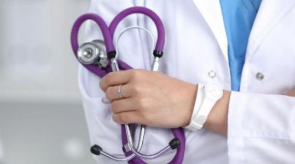 Medic român, campion la șpagă. Cadrul medical, trimis în judecată de DNA, pentru că ar fi luat mită de 334 de ori