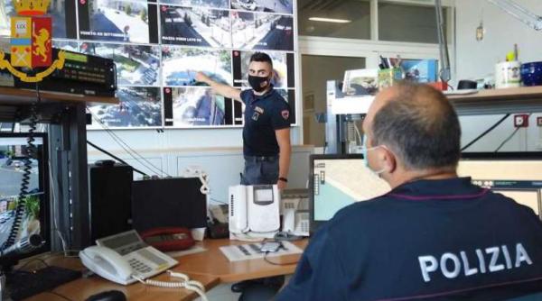 Italia. Tânără româncă, nouă metodă de înșelătorie online: A convins o vânzătoare să îi dea banii cu care urma să cumpere de la ea