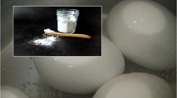 Pune bicarbonat de sodiu când fierbi ouăle. Trucul genial pe care trebuie să-l pui în practică!