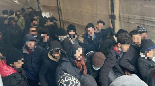 Franța. Camionagii români descoperă 20 de migranți în camionul lor, în apropiere de Toulouse