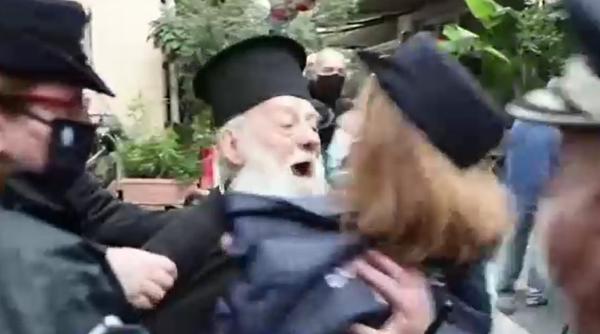 Incident în timpul vizitei Papei Francisc în Grecia. Un preot ortodox l-a făcut „eretic” 