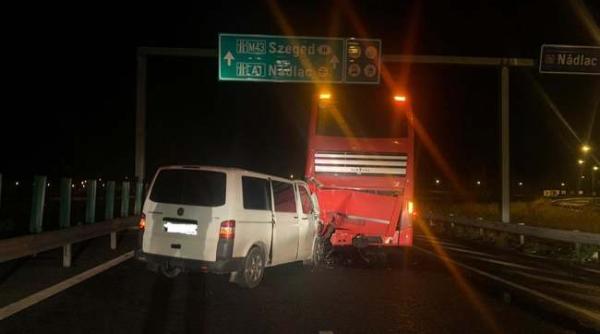 Accident între un microbuz și un autocar, în apropiere de Nădlac. Doi români răniți