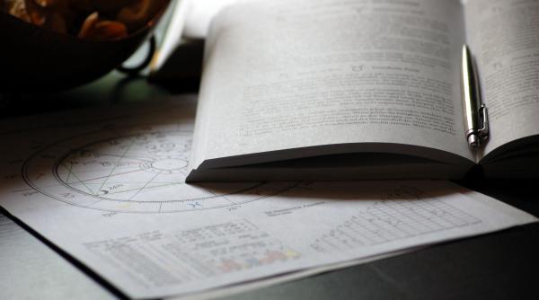 Horoscop săptămâna 6-12 decembrie 2021. Vărsătorii găsesc job-ul vieții lor, Săgetătorii riscă accidente sau înșelătorii financiare: Previziuni complete