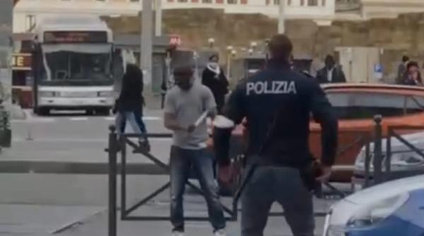 Teroare în gara Termini din Roma: Un bărbat înarmat cu un cuțit amenință trecătorii (video)