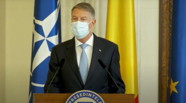 Iohannis i-a decorat pe voluntarii din echipele de acordare a primului ajutor în caz de situaţii de urgenţă: Aţi fost un sprijin important pentru cadrele medicale 