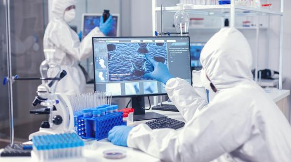 Medicii din Marea Britanie au descoperit o versiune "invizibilă" a Omicron. Avertisment: Se poate comporta diferit