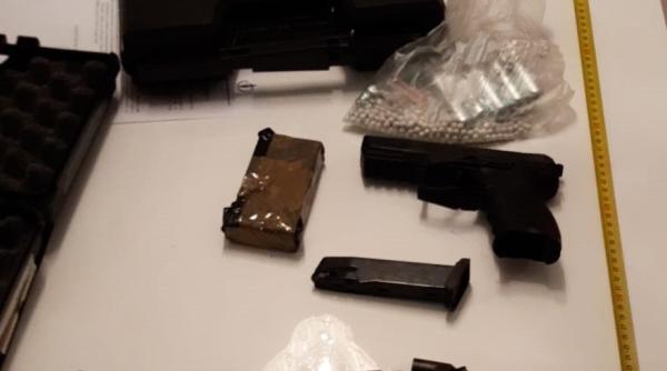 Peste 100 de percheziții în această dimineață. Arme introduse ilegal în țară