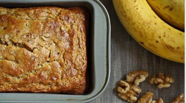 Chec cu banane. Un desert neobișnuit de delicios, simplu și ușor de făcut. Fără zahăr și fără lapte