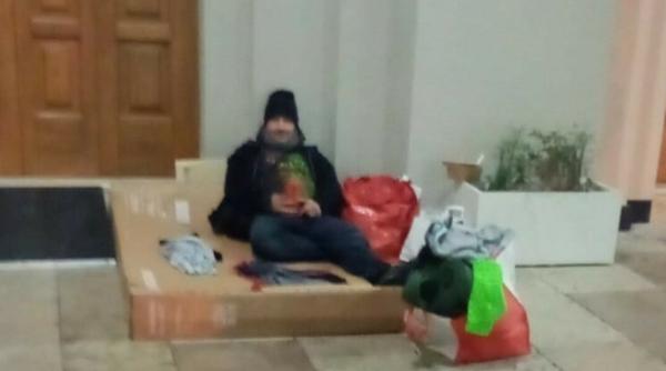 Italia. Povestea impresionantă a lui Claudiu, un zidar român ajuns cerșetor. "Într-o noapte rece de decembrie a primit căldura unei comunități"