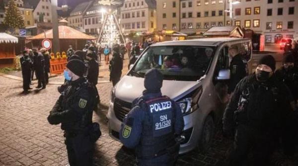 Germania. Circa 1000 de persoane au protestat împotriva restricţiilor