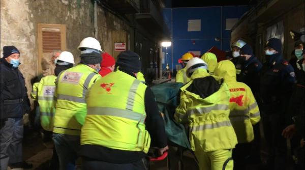 Italia. Scene de coșmar după prăbușirea blocului din Ravanusa: Puținii supraviețuitori strigă de sub dărâmături, alții au fost găsiți după soneria telefonului