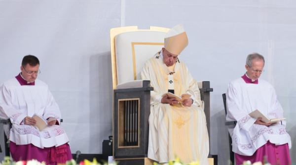 Papa Francisc intervine cu privire la tensiunile din Ucraina