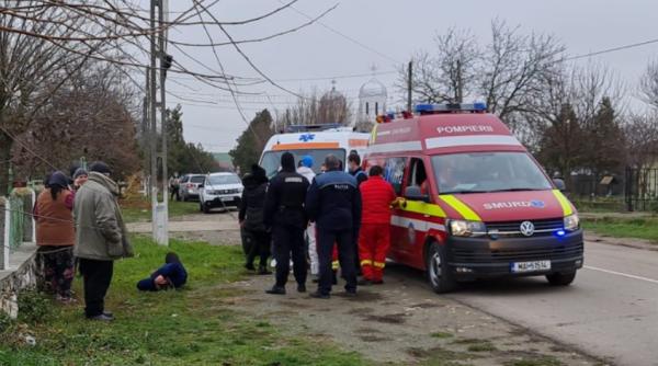 Răvășitor: Mama copilului ucis de câini cade sfâșiată după declararea decesului copilului său (VIDEO)