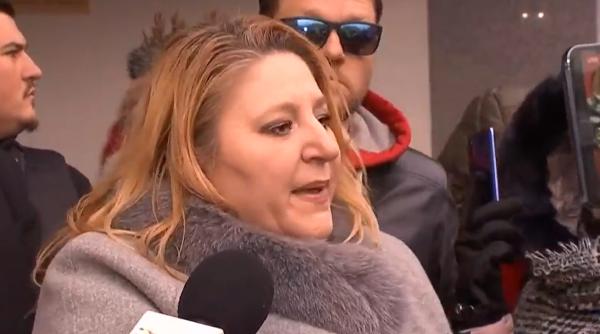Soțul Dianei Șoșoacă, la Poliție după ce ar fi lovit un agent. Senatoarea: „Ei l-au dat cu capul de ușă! Și-a pierdut cunoștința”