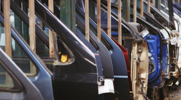 1.700 de locuri de muncă, desființate în Franţa. Renault a obţinut sprijinul sindicatelor