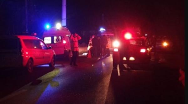 Un român a murit, iar altul a fost rănit într-un accident rutier. Mașina celor doi a intrat într-un cap de pod 