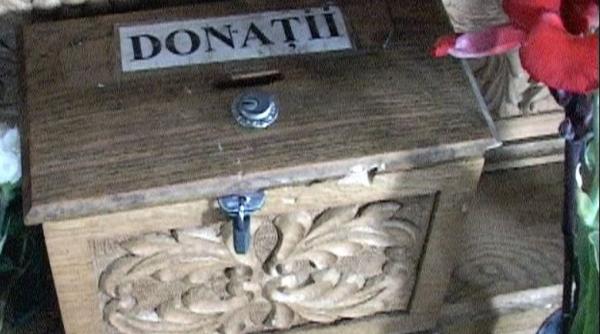 Doi minori români au furat cutia milei dintr-o biserică. Cei doi au avut câțiva complici adulţi  