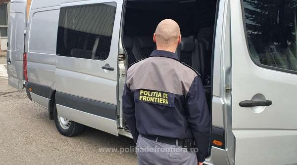 2.500 de euro pentru o viză Schengen falsă: Pasagera unui microbuz cu destinația Germania, depistată de polițiștii români