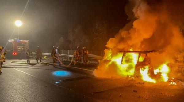 Austria. Mașina unui șofer român a ars ca o torță pe autostradă 