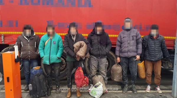 Migranți, depistați la frontieră, ascunşi într-un TIR ce transporta jucării în Italia