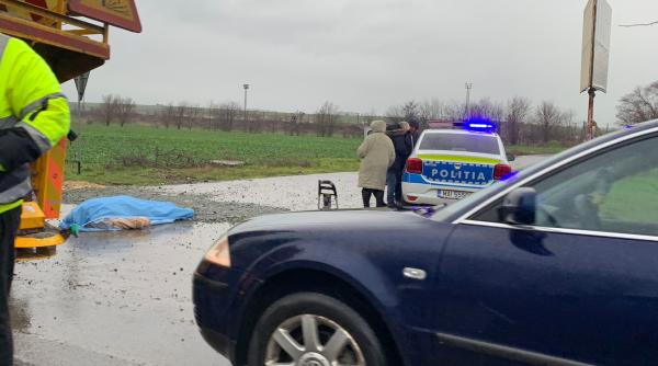 Corpul neînsuflețit al unei românce, moartă într-un microbuz, lăsat pe marginea drumului