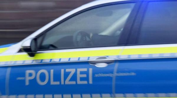 Germania. Un român a vândut o cutie goală fără smartphone-ul promis. Victima a primit o bucată de faianță în loc de telefon