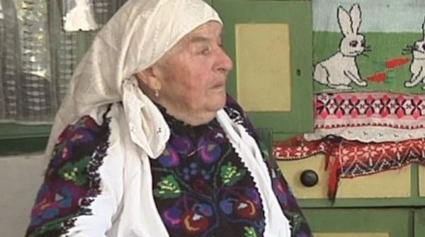 Româncă, de 88 de ani, declarată "Tezaur Uman Viu", a primit titlul de "Cetăţean de Onoare al județului Hunedoara"