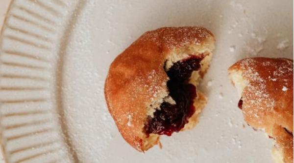 Plăcinte la tigaie cu gem. Un desert de post din doar 4 ingrediente